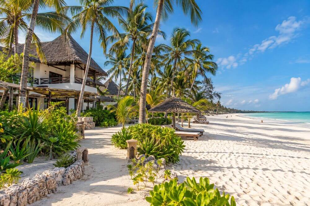 Resorty przy plaży w Kiwengwie na Zanzibarze