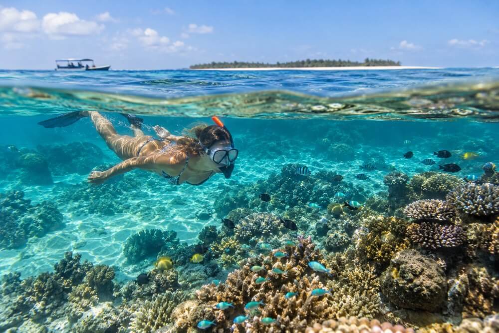 Snorkeling na rafie w rejonie Mnemby